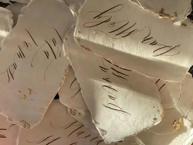 Jak zrobić złoty napis na zaproszeniu - proste metody i triki