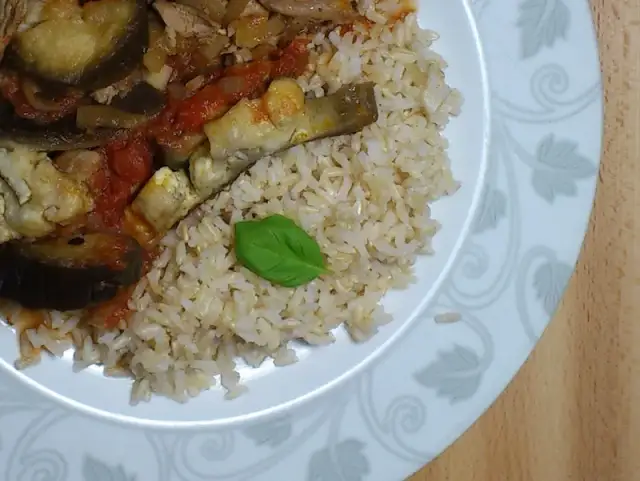 Jak idealnie ugotować ryż brązowy - czas i metody gotowania