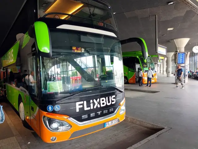 Flixbus Eindhoven: Gdzie jest przystanek? Dojazd z lotniska EIN