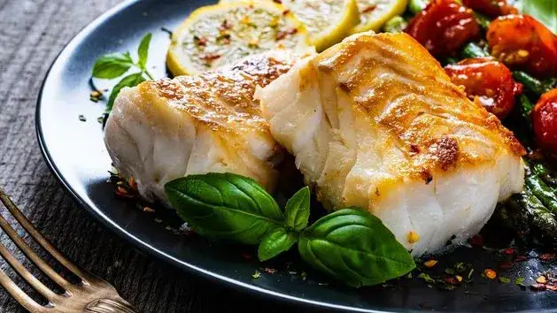 Ryby na cholesterol: Które wybrać i jak je przygotować zdrowo?