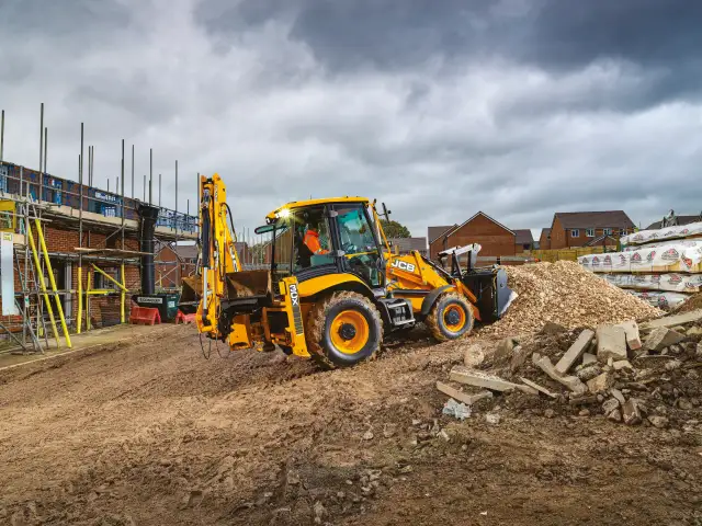  Koparko-ładowarka JCB 3CX - sprawdź opinie i parametry popularnej maszyny budowlanej