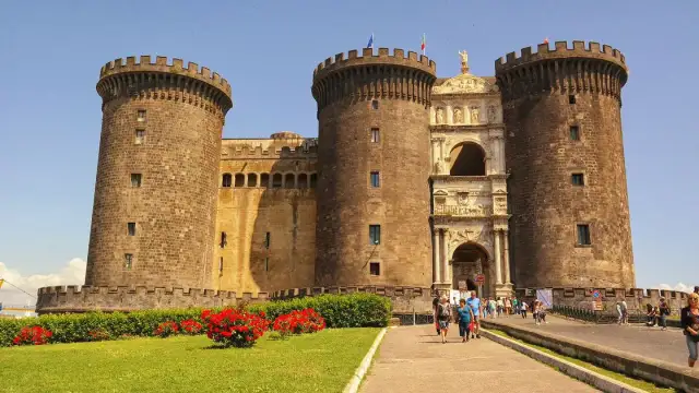 Najpiękniejsze miejsca w Neapolu, które musisz zobaczyć i przeżyć