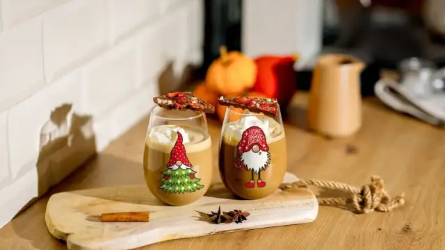 Nostalgiczne prezenty PRL retro, które zachwycą każdego miłośnika historii