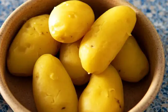 Ziemniaki tuczą? Ekspertka obala mit! Jedz je zdrowo i chudnij