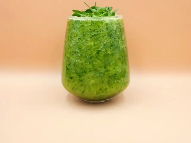 Koktajl z rukolą: Przepisy, korzyści i jak zneutralizować gorycz