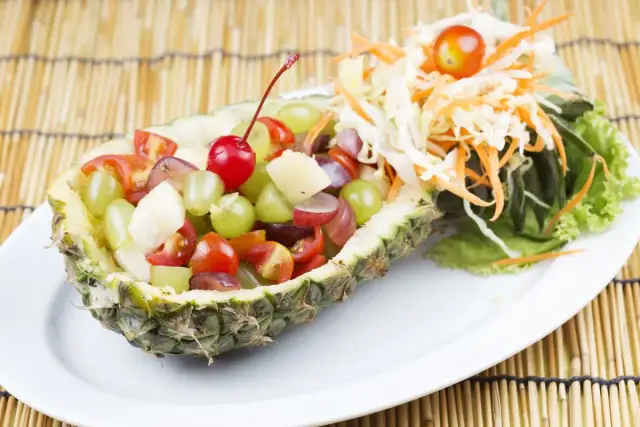 Jak ozdobić sałatkę, aby zachwycić gości i podnieść jej urok