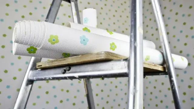 Jak położyć tapety bez błędów - krok po kroku do idealnych ścian