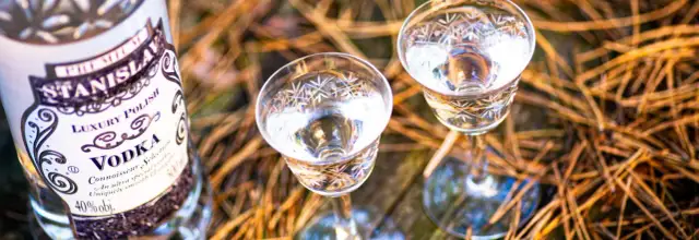 Wybór idealnej wódki na wesele – uniknij najczęstszych błędów