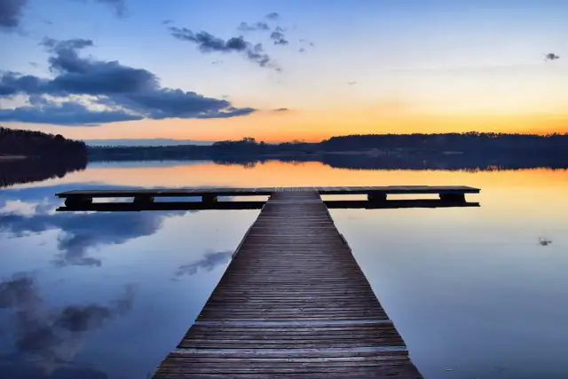 Łowiska z noclegiem w Wielkopolsce: Gdzie naprawdę warto jechać?