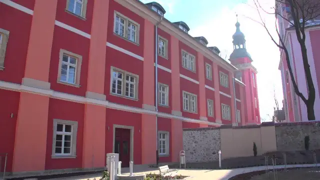 Długi Dom i Cieplice: Jakie są opinie gości i co warto wiedzieć o uzdrowisku