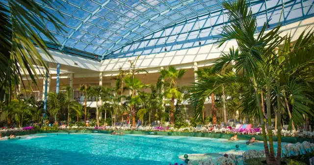 Czy w ciąży można jechać na termy? Bezpieczeństwo, zagrożenia i zalecenia