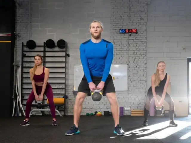 Trening funkcjonalny co to - jak poprawia codzienną sprawność i zdrowie