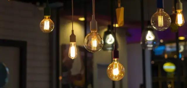 Żarówka LED filament – oszczędność energii i stylowe oświetlenie