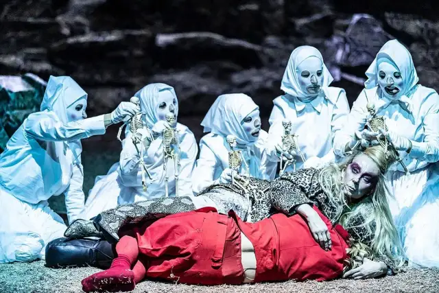 Baśń o wężowym sercu: Analiza, recenzje i Nagroda Nike