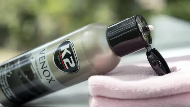 Usuwanie rys z lakieru: poradnik DIY i kiedy do lakiernika?