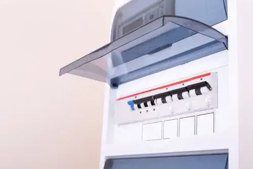 Gdzie skrzynka elektryczna w domu? Uniknij kosztownych błędów!