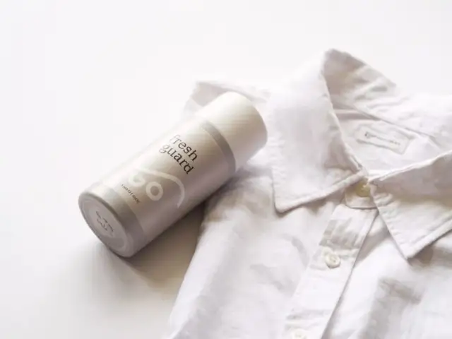 Skuteczne sposoby na makijaż, który nie brudzi ubrań - sprawdzone metody