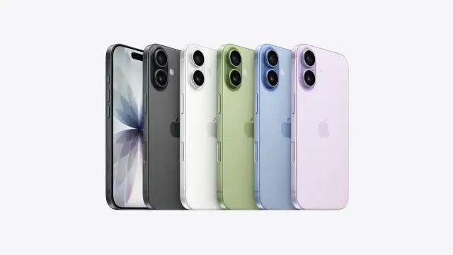 Rząd iPhone'ów 17 w kolorach: grafitowy, biały, zielony, niebieski i fioletowy.
