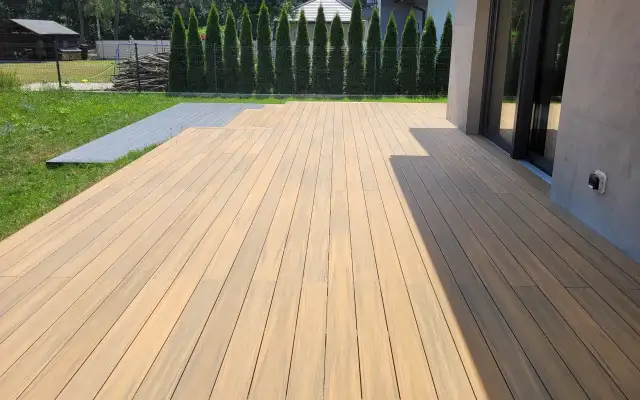 Taras betonowy na słupach: projekt, wykonanie i jak utrzymać estetykę?