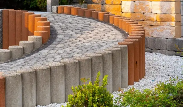 Jak zamontować palisadę ogrodową? Poradnik krok po kroku