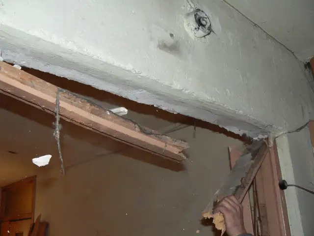 Ciężka wanna żeliwna? Demontaż i rozbijanie krok po kroku