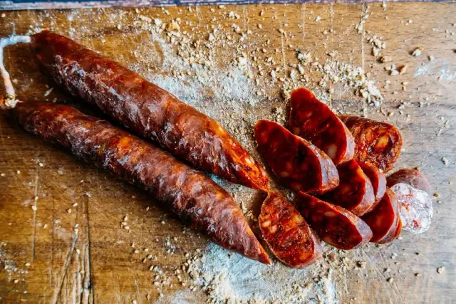 Kiełbasa chorizo przepisy: Jak przygotować idealną kiełbasę w domu