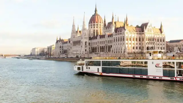 Ile kosztuje rejs po Dunaju w Budapeszcie? Ceny i ciekawe opcje rejsów