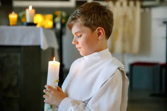 Komunia Święta: Jak przygotować dziecko i rodzinę? Kompletny poradnik