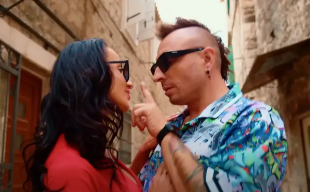 Ruda tańczy jak szalona: Tekst, kulisy i dlaczego to hit?