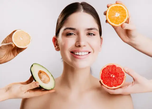 Co jeść na cerę, aby uniknąć problemów ze skórą i wyglądać zdrowo