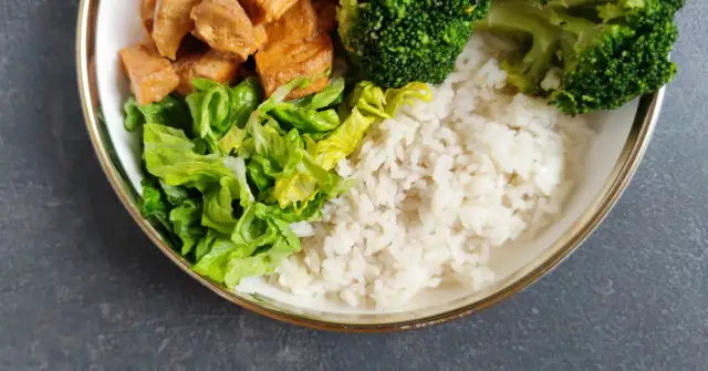 Dieta wegetariańska odchudza? Jak jeść, by schudnąć mądrze