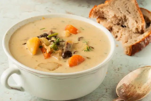 Idealna zupa grzybowa: przepis, triki i sekrety na każdą okazję