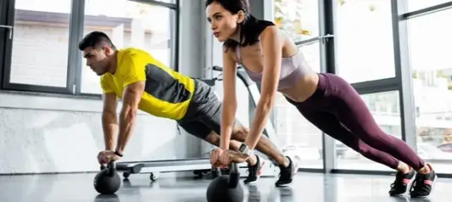 Co jeść po treningu? Ekspert radzi: masa, redukcja, regeneracja!