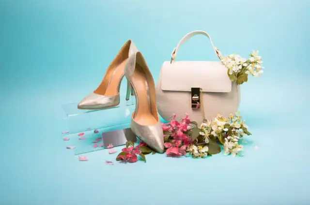 Co do torebki na wesele: niezbędne akcesoria i stylowe wybory