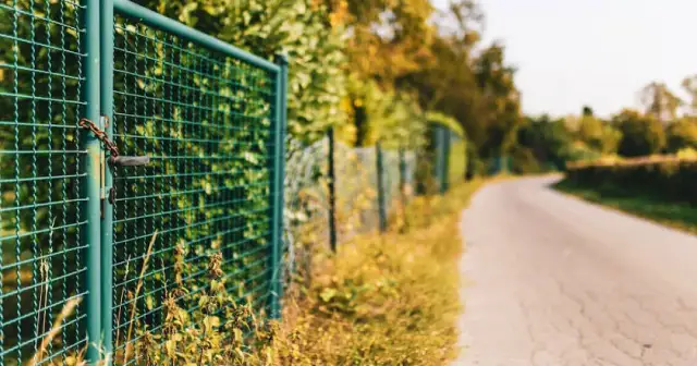Jakie są minimalne odległości ogrodzenia od drogi gminnej?