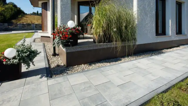 Jaka szerokość chodnika do domu? Uniknij niewygodnych rozczarowań