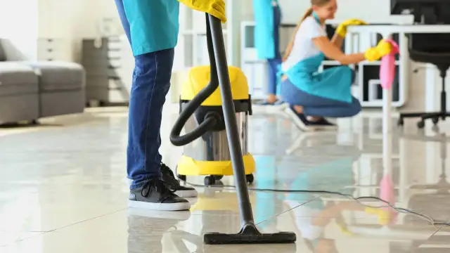 Ile za sprzątanie mieszkania po remoncie? Poznaj ukryte koszty