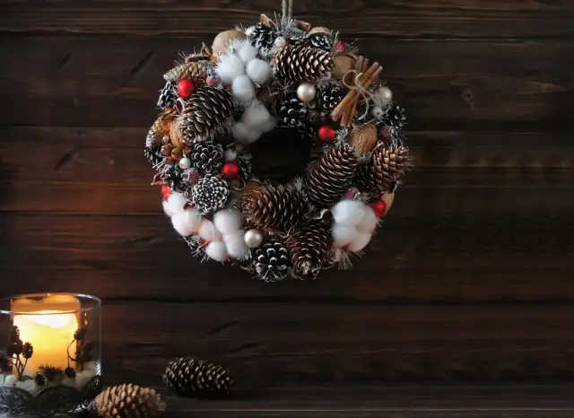 Jak zrobić ozdoby świąteczne z szyszek – proste i kreatywne pomysły