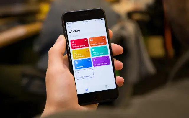 Zaplanuj SMS na iPhone: Prosty poradnik z aplikacją Skróty