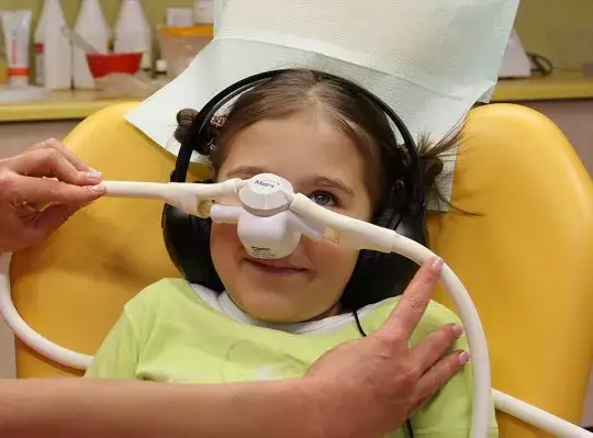 Sedacja wziewna: Koniec z lękiem u dentysty! Bezpieczna dla dzieci?