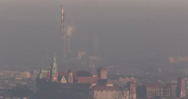 Smog w Krakowie: Dlaczego dusił? Przyczyny, walka, przyszłość