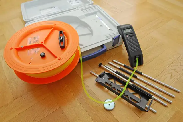 Poziomica wężowa: Prosty sposób na idealny poziom na budowie