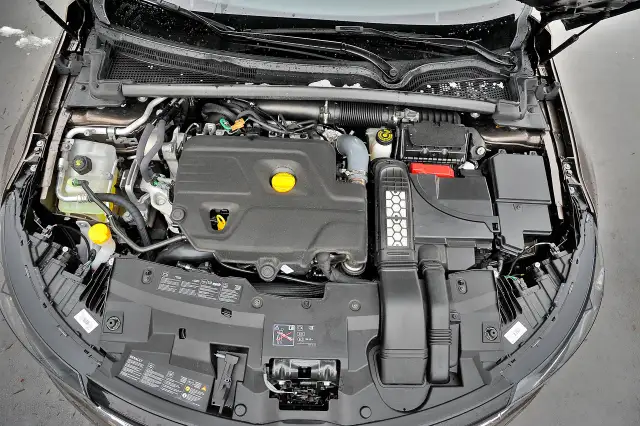 Jaki olej do Renault Clio 1.2 benzyna? Wybierz idealny i uniknij awarii