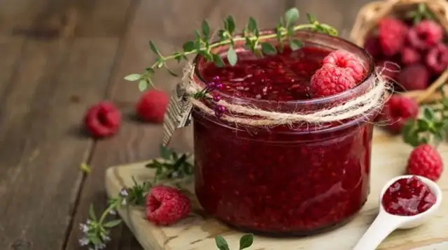 Sekret aksamitnego dżemu malinowego bez pestek. Zrób to sam!