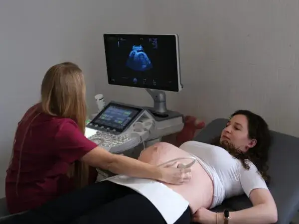 Potwierdzenie ciąży u ginekologa: Czy badanie na fotelu wystarczy?