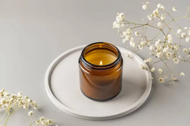 Jak działa świeczka? Sekrety spalania i produkcji świec odkryte