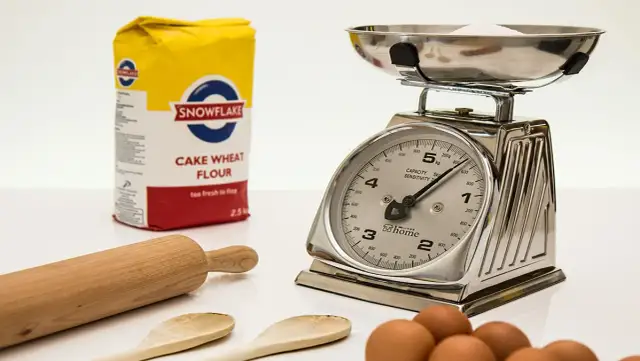 300 g mąki pszennej ile to szklanek – proste przeliczenie dla każdego kucharza