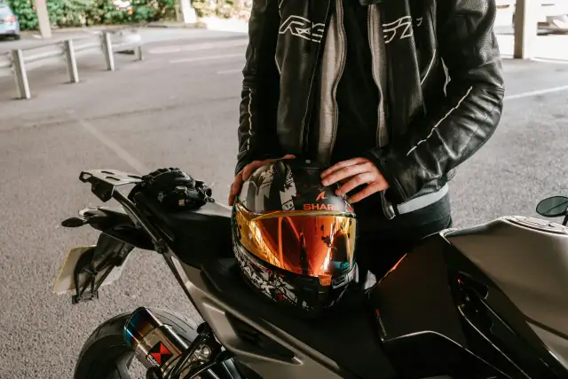 Jak prać kurtkę motocyklową, aby uniknąć jej zniszczenia?