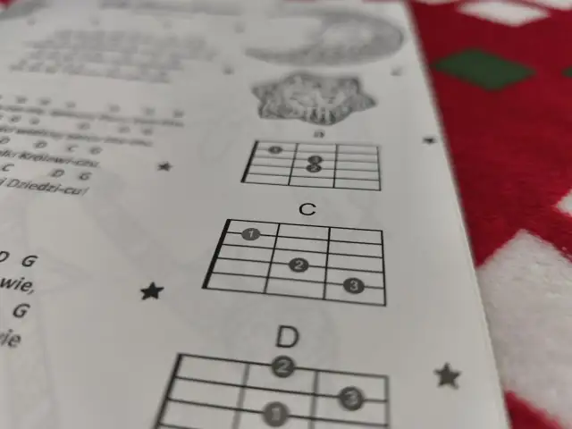 Kolędy na gitarę: Proste chwyty i triki zagraj pięknie na święta!