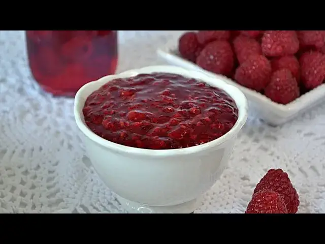 Jak zrobić frużelinę malinową do tortu - prosta i pyszna receptura